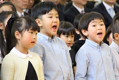 年中・年長さんが元気に歌ってくれました