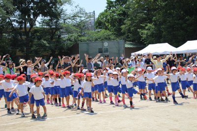 最後にアブラハムと7人の子を全員で踊りました