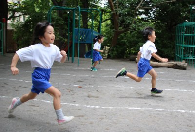 手を振って走れ～～！　