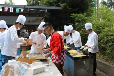 「今年の焼きそばは、一段と美味しく作っています！」