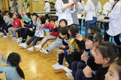 みんなで餅つきパフォーマンス！