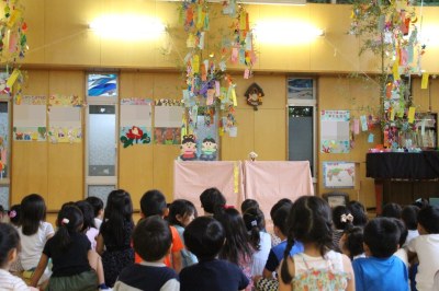 まずは人形によるお芝居