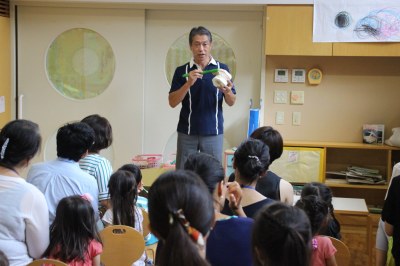 先生は幼稚園から高等学校まで学んだOBでした