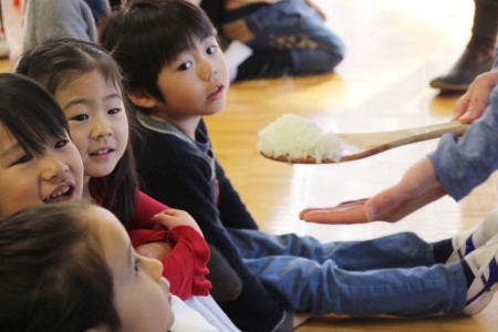 「これがお餅になるの？不思議！」