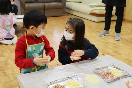 うまくできてるかな？おともだちと確認。