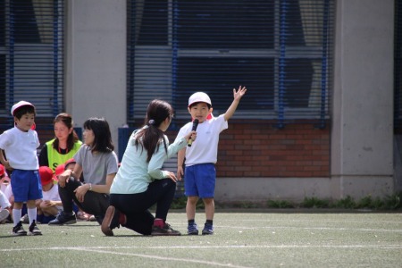 年少組「はじめの一歩。」名前を呼ばれて元気にお返事