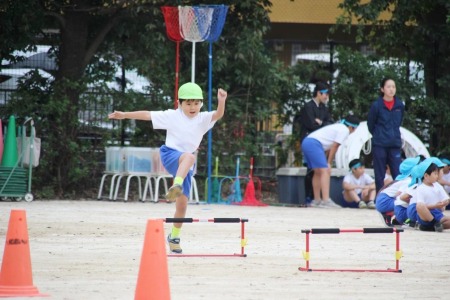 ハードルを越えるのもとっても上手に！