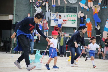 年少さんは保護者の方と一緒に競技に参加