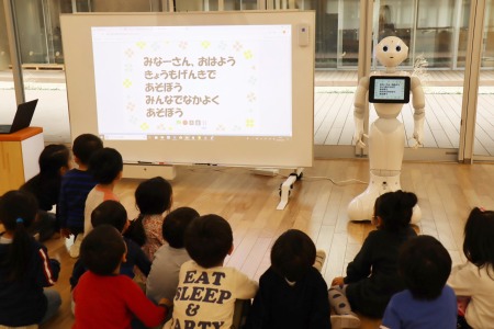 成城幼稚園の「あいさつの歌」を一緒に歌いました