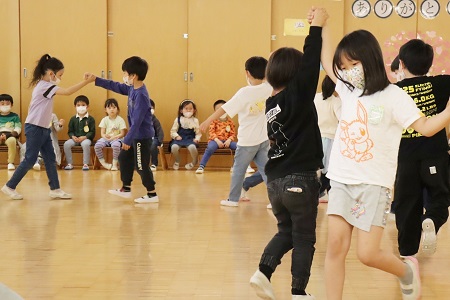 年長組のダンス『口笛をふきながら』。とても上手なダンスを披露してくれました