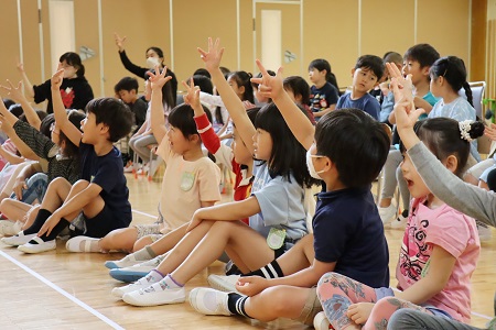 年長さんが歌で参加した『にじ』。とても上手に歌ってくれました