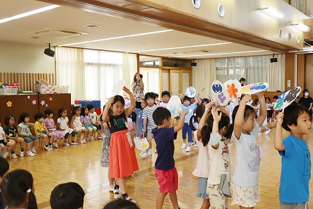 年長組の園児が盆踊りを披露してくれました