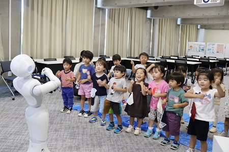 Pepperの動きに合わせて「まねっこゲーム」