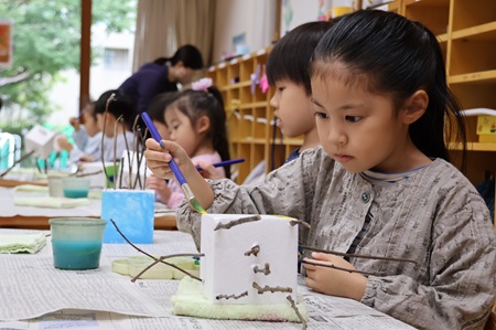 後半は絵の具で色を付けています