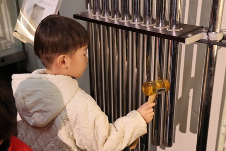 順番に叩いて、どんな音がするか体験させてもらいました