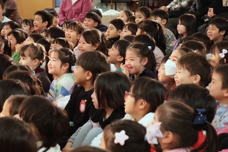 ユニークな楽器と、その音色に笑みがこぼれます