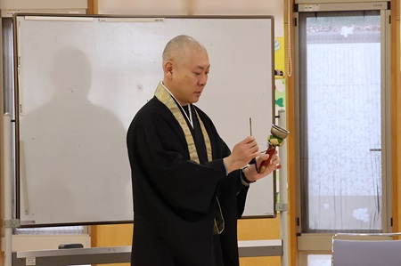 一つ一つ役割が違う法具を丁寧に説明してくれました