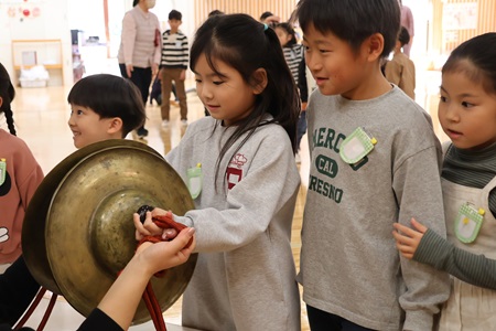 楽器のシンバルのような法具「鈸（はち）」にも挑戦