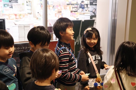 三省堂書店に到着！お買い物が楽しみです