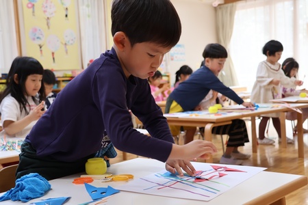 作品作りに取り組む子どもたちはいつも真剣そのもの