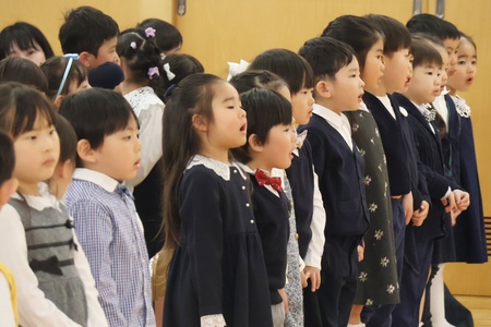 最後は全員で「さよならマーチ」を歌いました