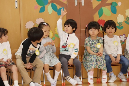 名前を呼ばれて「はい！」と元気にお返事