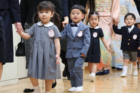 きちんと整列して入場