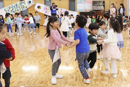 年中組のダンス「ダンスリトルバード」