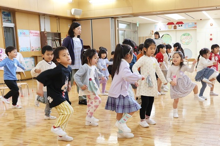 最後は「アブラハムの子」のダンスで盛り上がりました