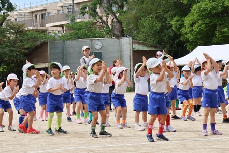 「たけのこ体操」で準備運動