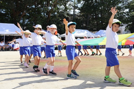 幼稚園児全員でバルーン体操
